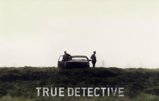 True Detective S02 включва сцена с масова оргия и порно актриси (Снимки)
