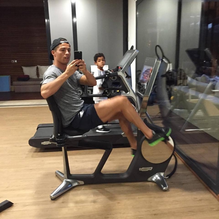 Кристиано Роналдо – Кралят на футболистите в Instagram (Снимки)