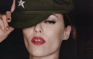 Бившата съпруга на Джони Деп – Ванеса Паради – показва всичко за Vogue (Снимки)
