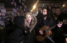 Madonna пее Imagine в памет на загиналите в Париж (Видео)