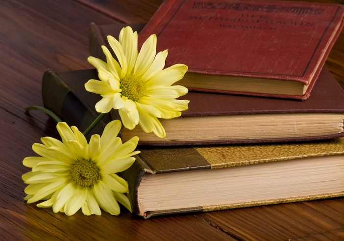 Вместо цвете! 3 книги, с които да направите ефектен подарък за 8-ми март