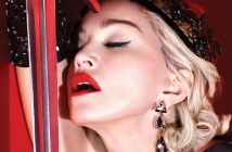 Madonna разсъблече 17-годишна фенка на концерта си в Бризбейн