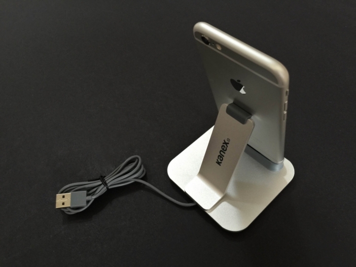 Kanex Lightning Sync & Charge Dock – винаги до вас