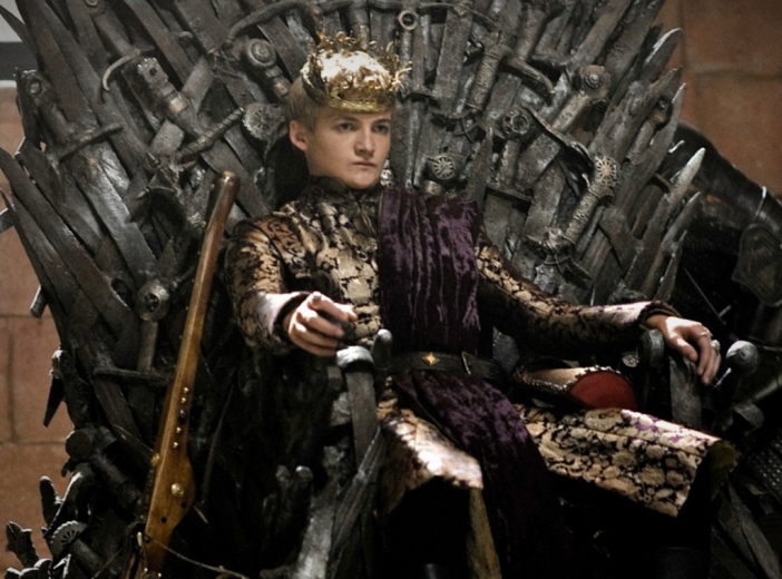 Крал Джофри от Game of Thrones се върна от мъртвите, за да изпълни хит на Тейлър Суифт