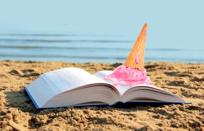 С книга и кафе на плажа: 5 четива, които препоръчваме за лятото