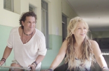 Shakira и Карлос Вивес с изключително слънчево видео към La Bicicleta