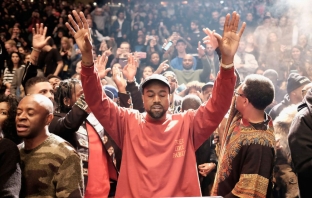 Новото видео на Kanye West няма да избледнее от съзнанието ви бързо Новото видео на Kanye West няма да избледнее от съзнанието ви бързо