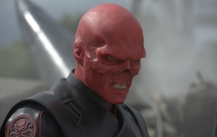 Мъж отряза носа си, за да заприлича на любимия си Red Skull (Снимки)