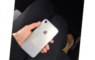 Този мъж смени името си на iPhone 7, за да получи безплатен модел Този мъж смени името си на iPhone 7, за да получи безплатен модел