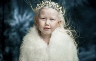 8-годишната Снежанка от Сибир изуми модните агенции с красотата си (Снимки)