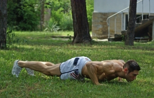 5 лесни упражнения със собствена тежест, които изгарят мазнини бързо (цяло тяло)