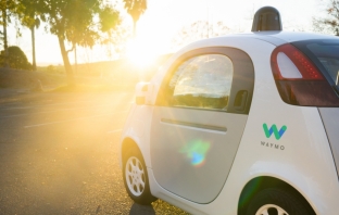 Колите на Waymo ще омекват, когато удрят пешеходец