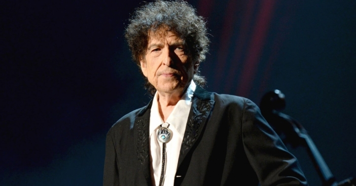 Продадоха китара на Боб Дилън за близо 400 000 долара