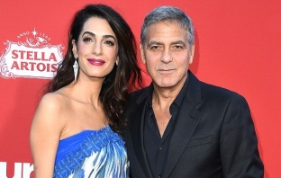 Джордж и Амал Клуни даряват 500 000 долара за оцелели при стрелби в училища