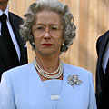 Кралица Елизабет II покани Хелън Мирън на обяд