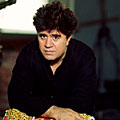 Pedro Almodovar протестира срещу войната в Ирак Pedro Almodovar протестира срещу войната в Ирак