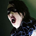 Marilyn Manson на лов за женски прелести