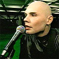Billy Corgan прекратява концерт, разярен от фенове
