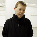 John Digweed в едно различно парти на брега на морето