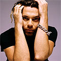 INXS почете Michael Hutchence в Интернет