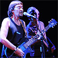 Chris Rea свири в изпълнената до краен предел Зала 1 на НДК