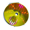 Масово производство на холограмни дискове през май