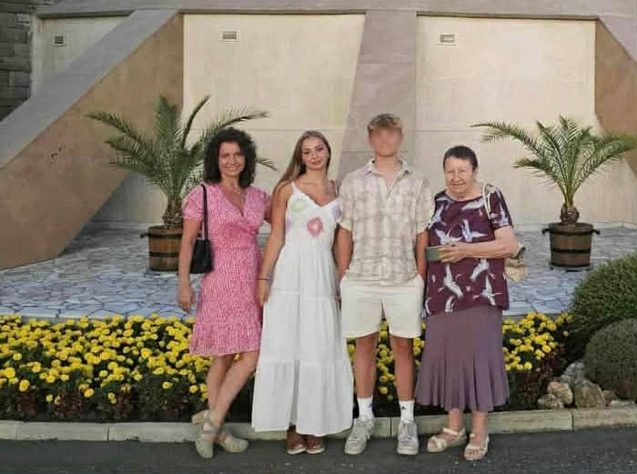 Цветелина Оланд, майка й, дъщеря й Селина и сина й Анреас